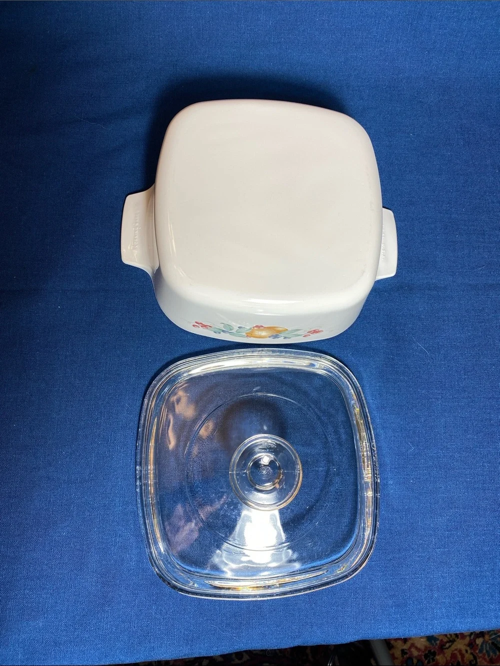 Corningware Vintage 1.5 liter Casserole A-1.5L in Abundance pattern with lid